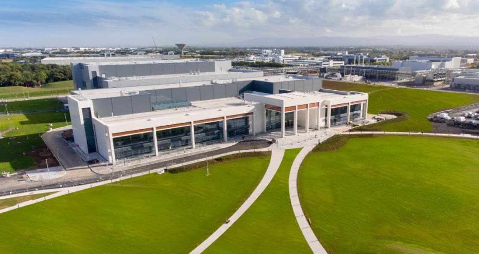 Pharmaceutical Building Extension, Ireland — photo 1 of 3